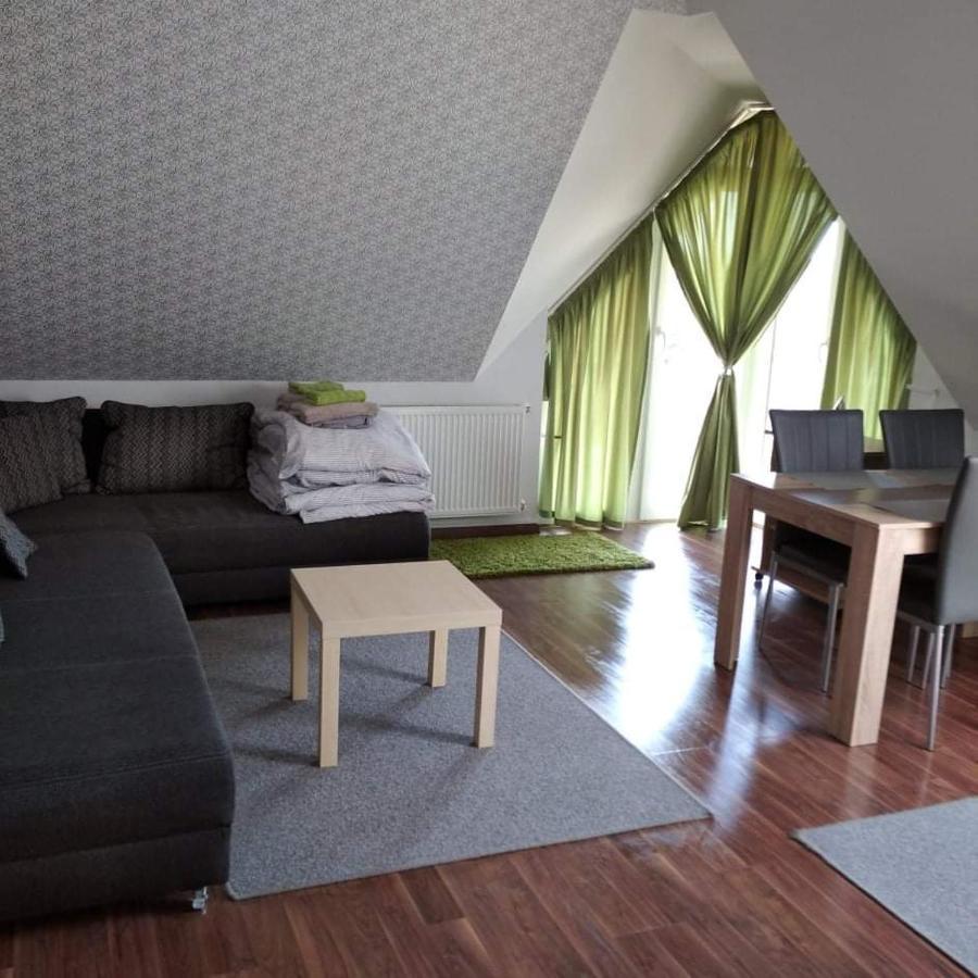 Tahiti Apartman Hajdúszoboszló Buitenkant foto