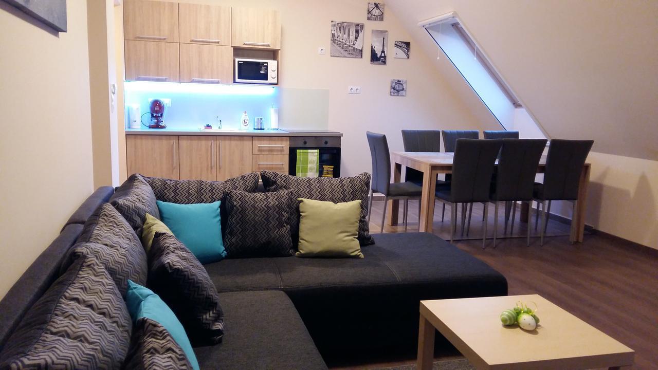 Tahiti Apartman Hajdúszoboszló Buitenkant foto