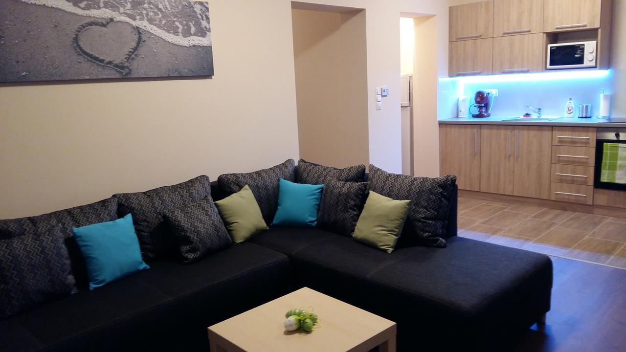 Tahiti Apartman Hajdúszoboszló Buitenkant foto