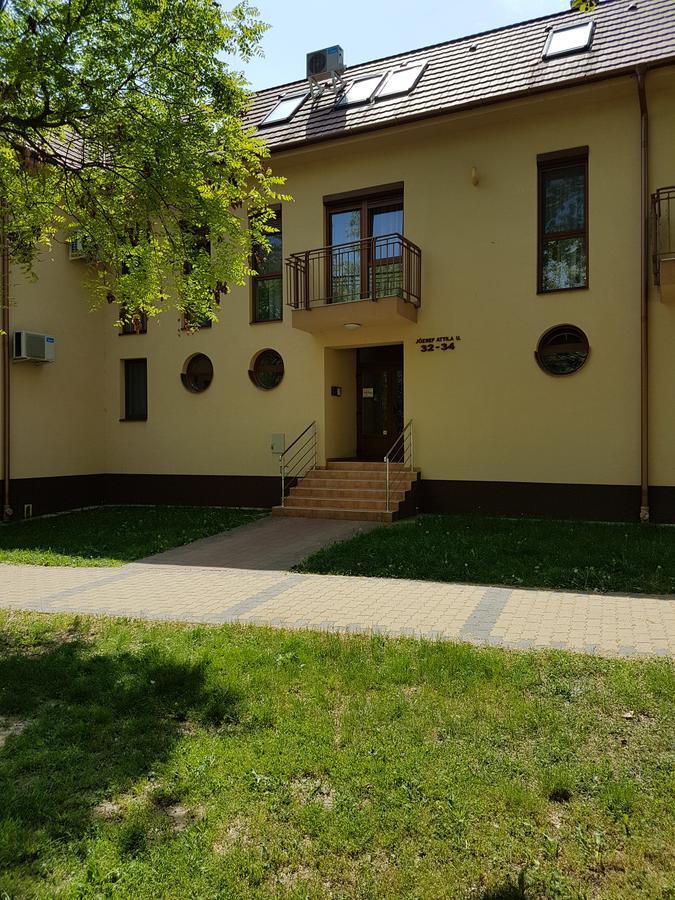 Tahiti Apartman Hajdúszoboszló Buitenkant foto