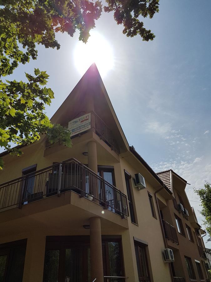 Tahiti Apartman Hajdúszoboszló Buitenkant foto
